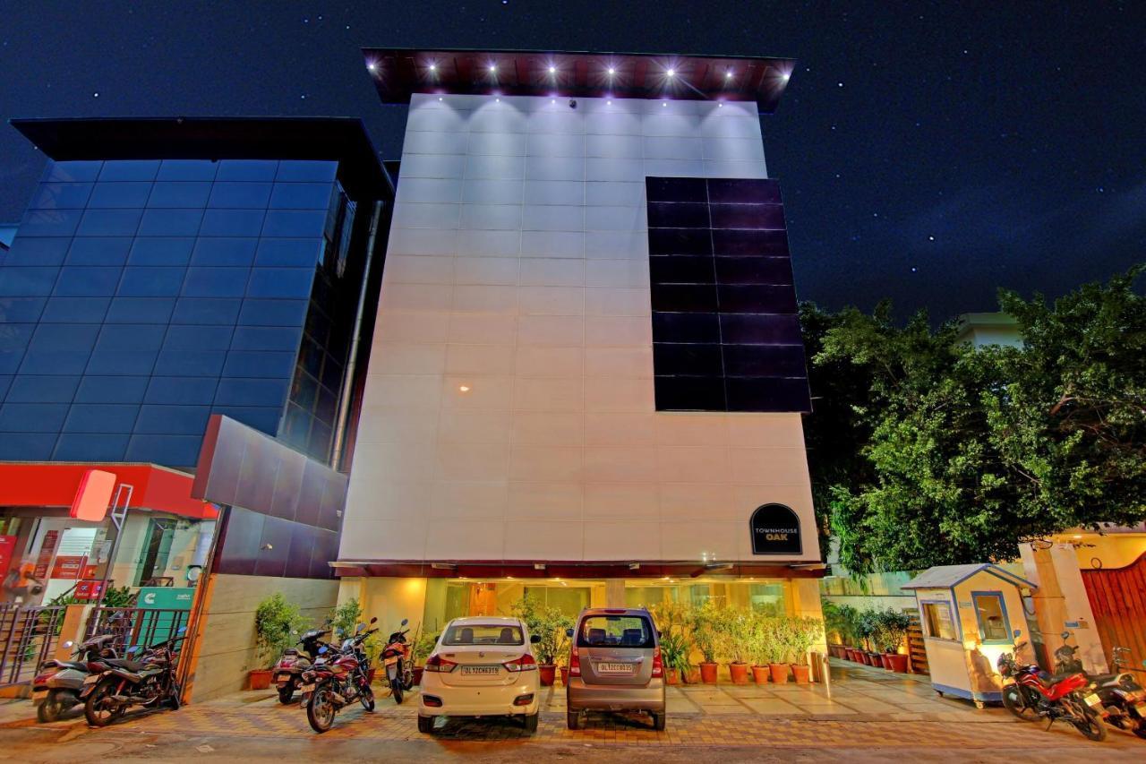 Townhouse Oak Safdarjung Hotell New Delhi Exteriör bild